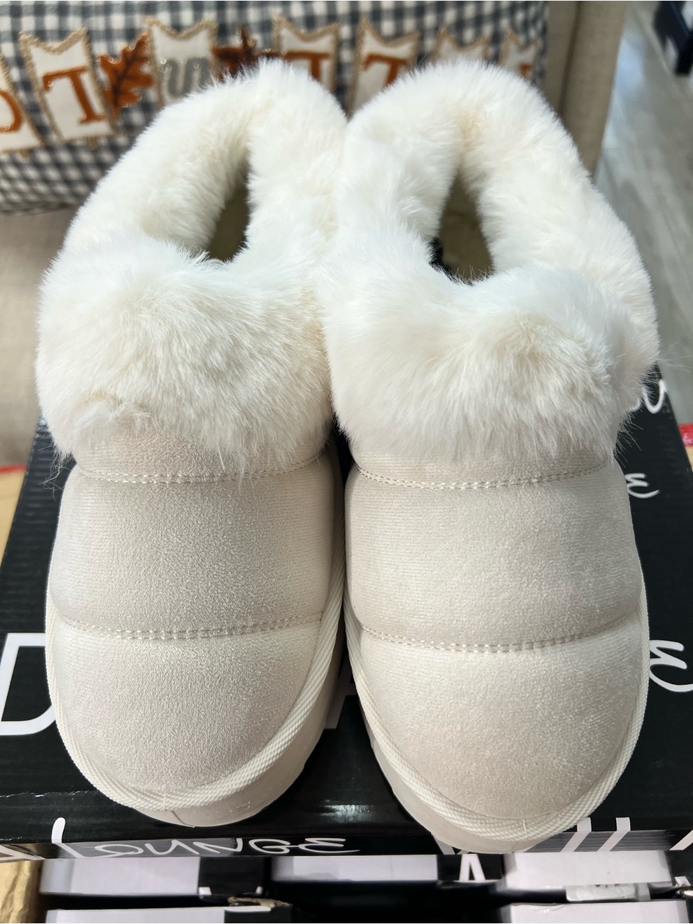 Wild Diva Women's Cream Faux-Fur Slip-On Lounge Slippers